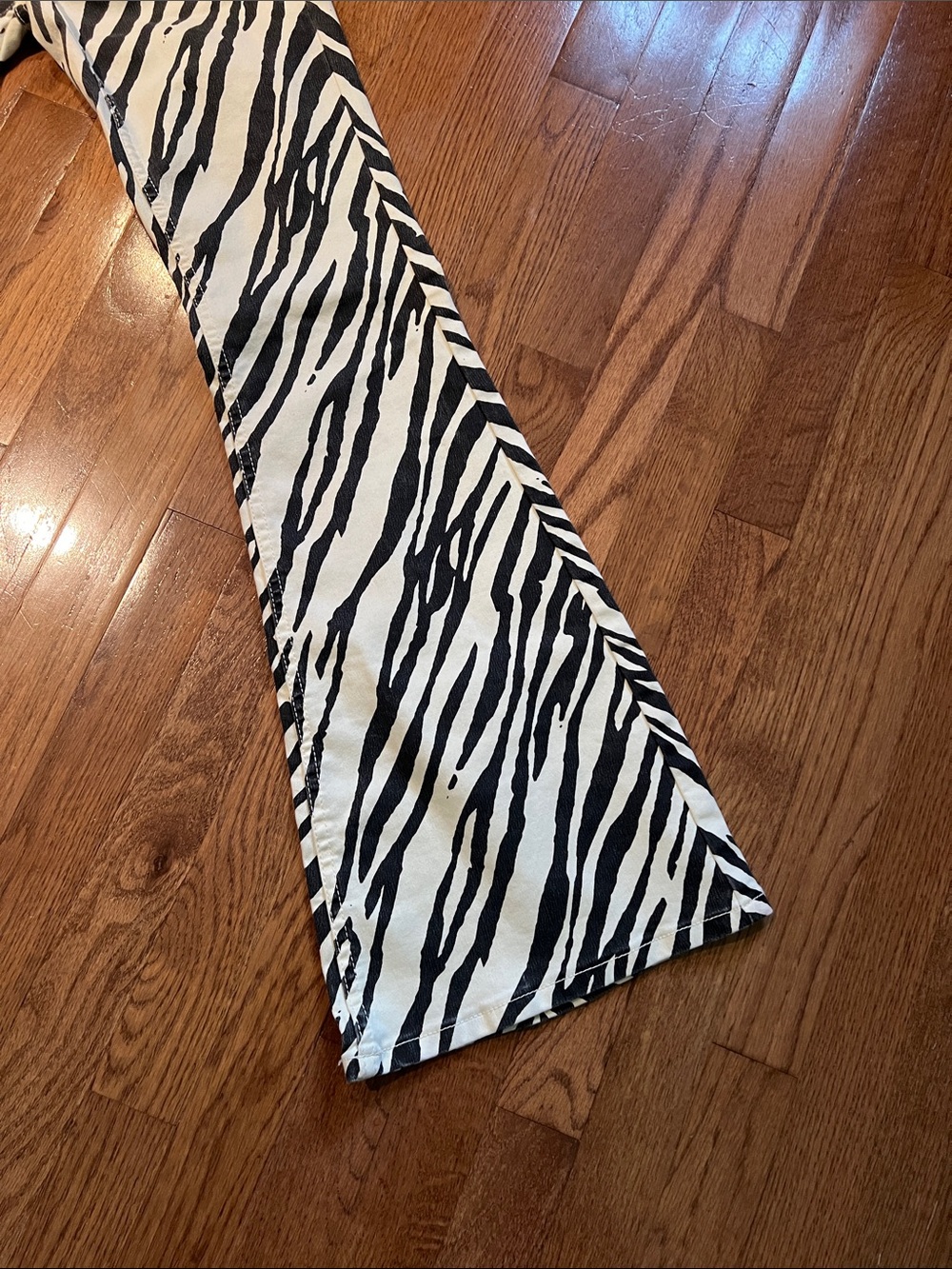 We the free zebra bell bottom jeans 26 - Picture 2 of 8